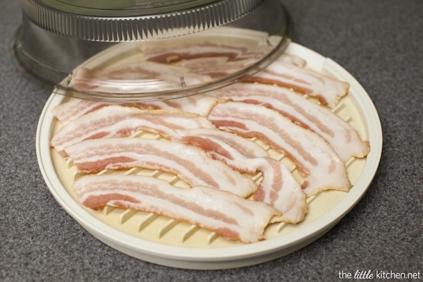 Bacon, Lettuce & Tomato (BLT) Spring Rolls with Sriracha Mayo Dipping Sauce from thelittlekitchen.net Bacon, Lettuce & Tomato (BLT) Spring Rolls with Sriracha Mayo Dipping Sauce from thelittlekitchen.net