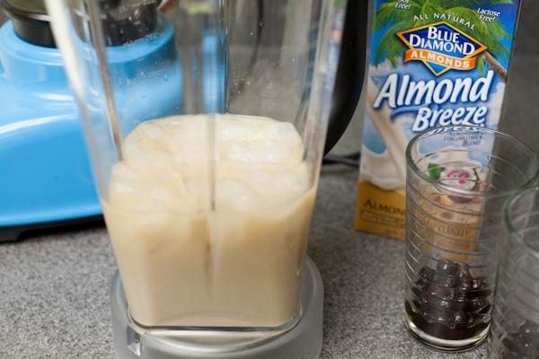 These smoothies are really really easy to make and with coconut almondmilk, you'll love it!! Coconut Almond Milk Tea Smoothies from thelittlekitchen.net These smoothies are really really easy to make and with coconut almondmilk, you'll love it!! Coconut Almond Milk Tea Smoothies from thelittlekitchen.net