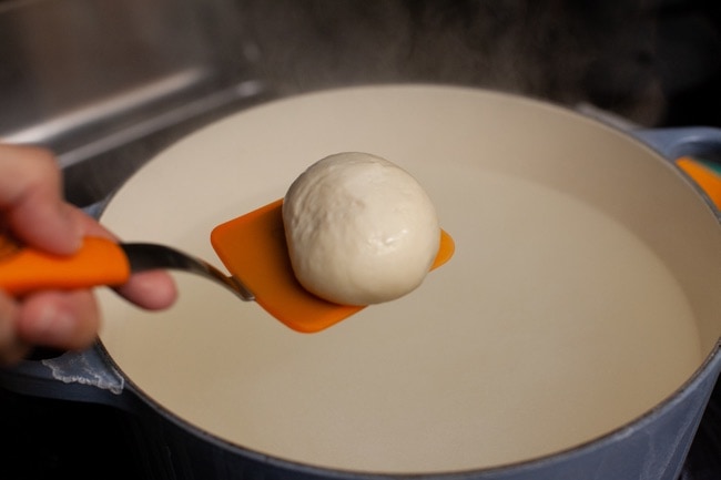 Pretzel Slider Rolls from thelittlekitchen.net Pretzel Slider Rolls from thelittlekitchen.net