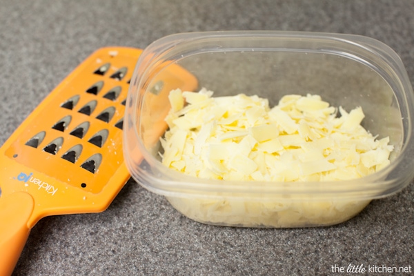 Pan-Seared Scallops with a Gruy猫re Cheese Sauce from The Little Kitchen thelittlekitchen.net Pan-Seared Scallops with a Gruy猫re Cheese Sauce from The Little Kitchen thelittlekitchen.net