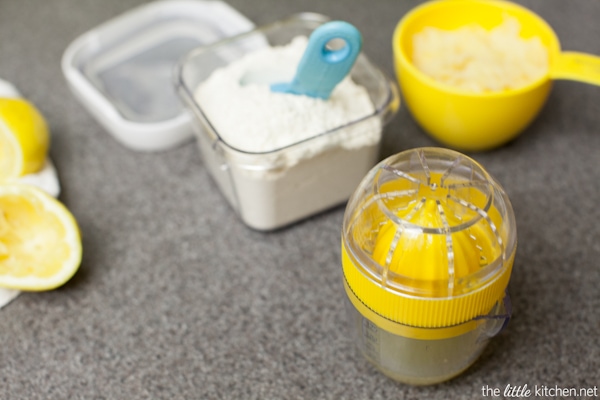 Pan-Seared Scallops with a Gruy猫re Cheese Sauce from The Little Kitchen thelittlekitchen.net Pan-Seared Scallops with a Gruy猫re Cheese Sauce from The Little Kitchen thelittlekitchen.net