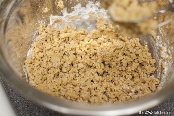 Peanut Butter & Chocolate Chunk Snack Cakes with Peanut Butter Frosting from thelittlekitchen.net Peanut Butter & Chocolate Chunk Snack Cakes with Peanut Butter Frosting from thelittlekitchen.net