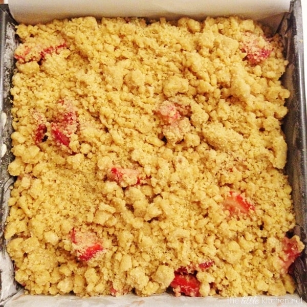 strawberry crumb bars strawberry crumb bars