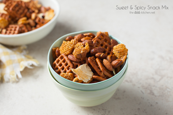 Sweet & Spicy Snack Mix from thelittlekitchen.net Sweet & Spicy Snack Mix from thelittlekitchen.net
