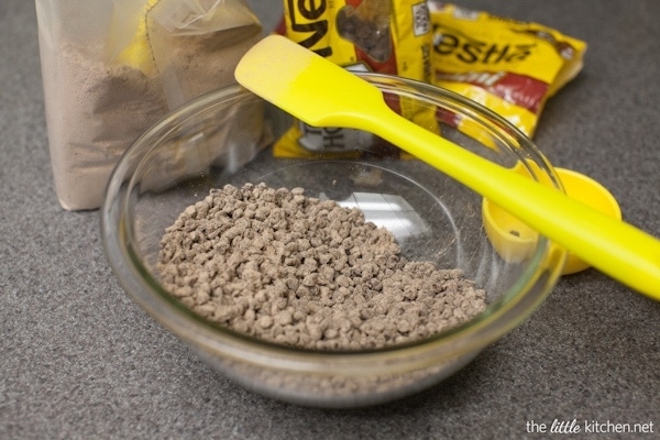 Triple Chocolate Cupcakes with Pink & Chocolate Swirled Frosting from thelittlekitchen.net Triple Chocolate Cupcakes with Pink & Chocolate Swirled Frosting from thelittlekitchen.net